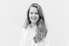 IESA Alumna Anni Oates